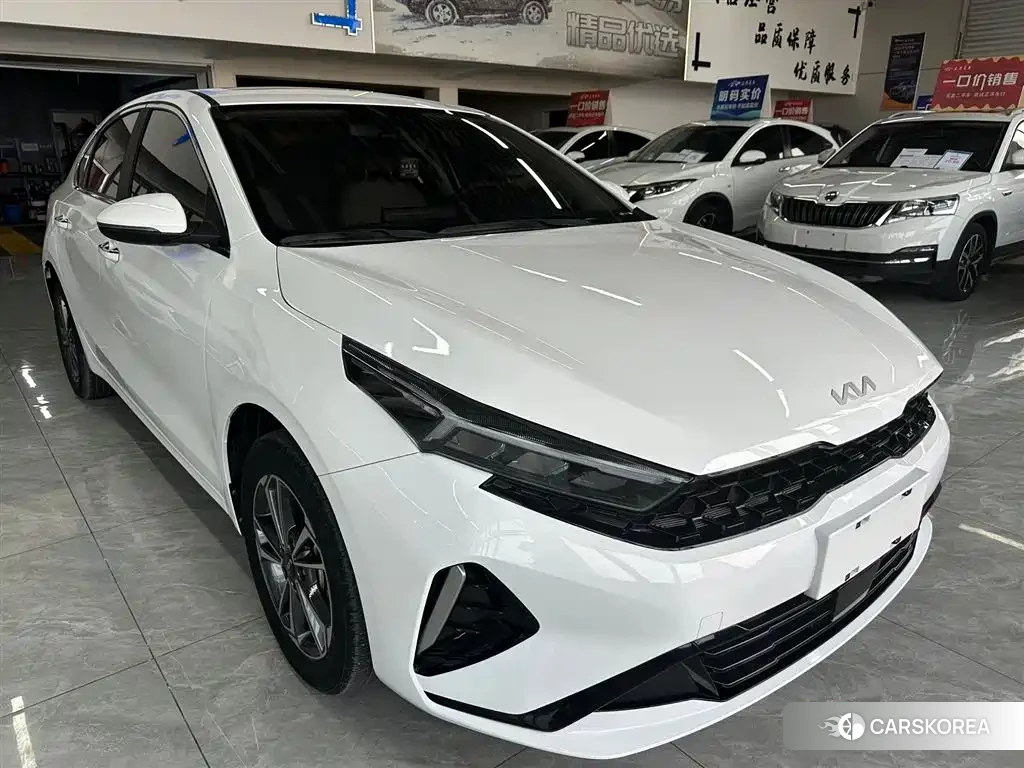 Kia K3 2023 Белый из Китая, фото 5