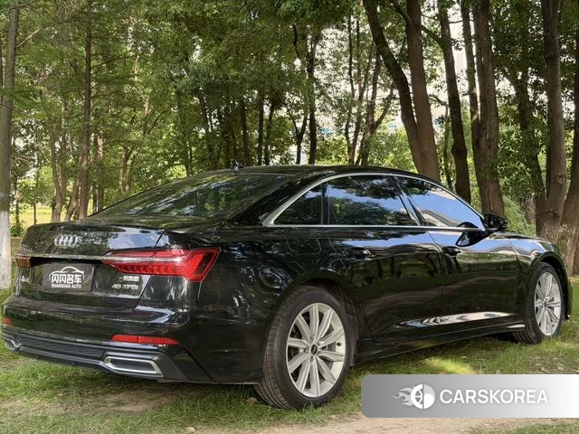 Audi A6L id 4307460 из Китая 7