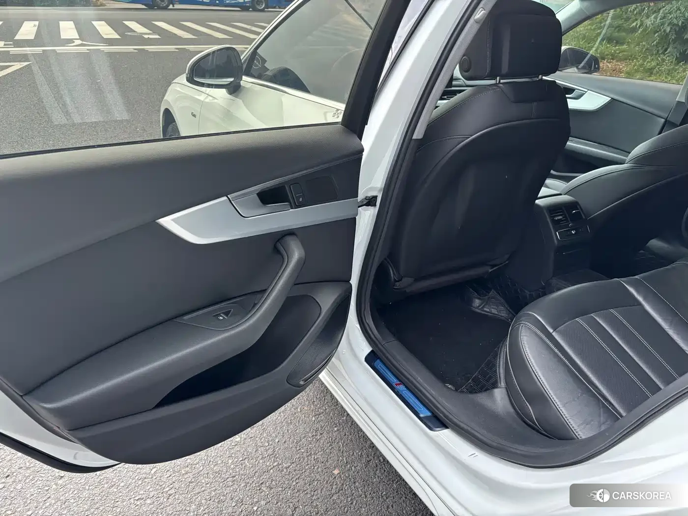 Audi A4L id 4685992 из Китая 11