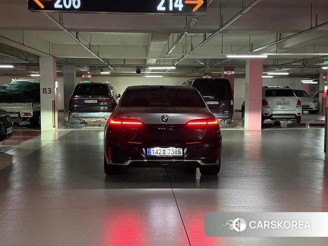 BMW 7 Series (G70) 2025 Черный из Кореи, фото 5