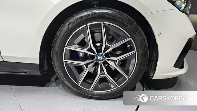 BMW 5 Series (G60) id 3415199 из Кореи 15