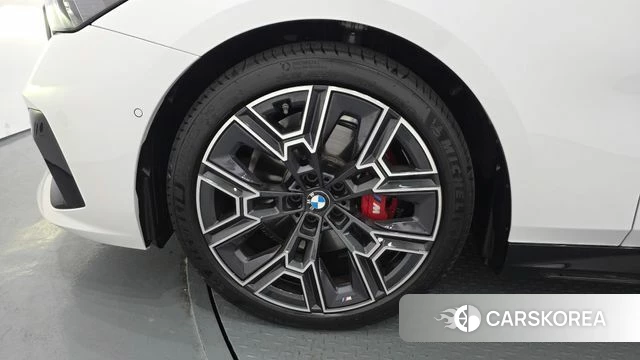 BMW 5 Series (G60) id 4515668 из Кореи 15