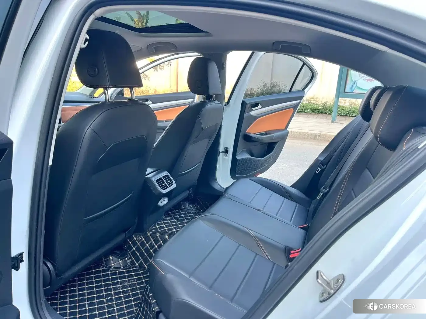 Volkswagen Bora 2023 Белый из Китая, фото 5