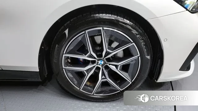 BMW 5 Series (G60) id 3341753 из Кореи 15