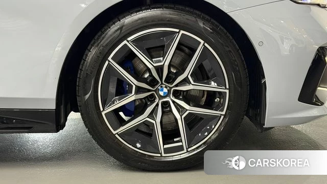 BMW 5 Series (G60) id 4589851 из Кореи 13