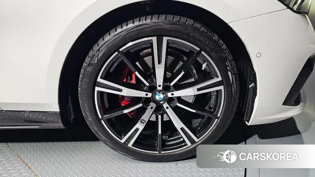 BMW 5 Series (G60) id 3217388 из Кореи 15