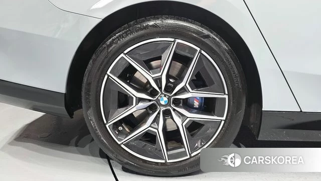 BMW 5 Series (G60) id 4442095 из Кореи 34