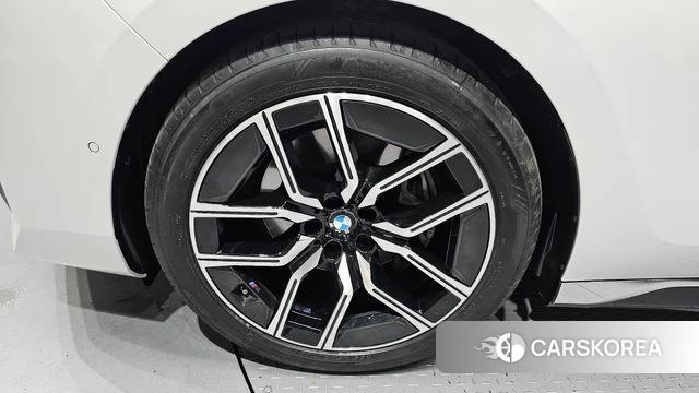 BMW 7 Series (G70) id 4359965 из Кореи 30