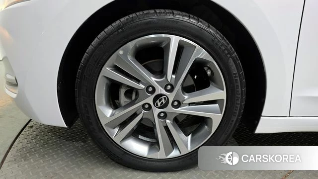 Hyundai Avante AD id 3814369 из Кореи 15