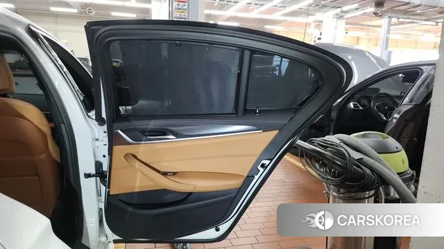 BMW 5 Series (G30) 2023 Белый из Кореи, фото 5