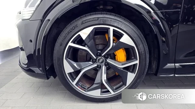 Audi e-Tron id 2993838 из Кореи 15