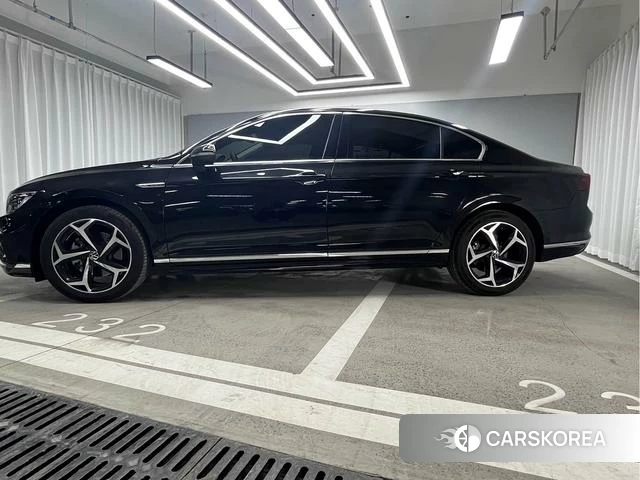 Volkswagen Magotan 2023 Черный из Китая, фото 5