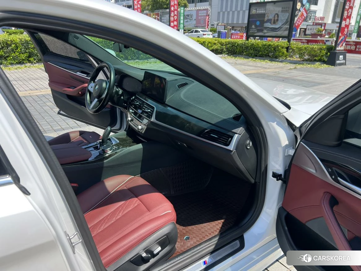 BMW 5 series 2022 Белый из Китая, фото 5