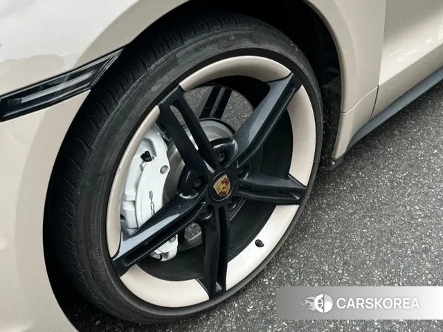 Porsche Taycan id 3463885 из Кореи 10