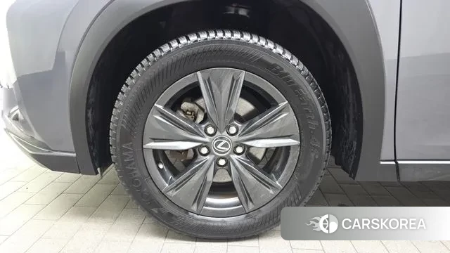 Lexus UX250h id 3593137 из Кореи 15