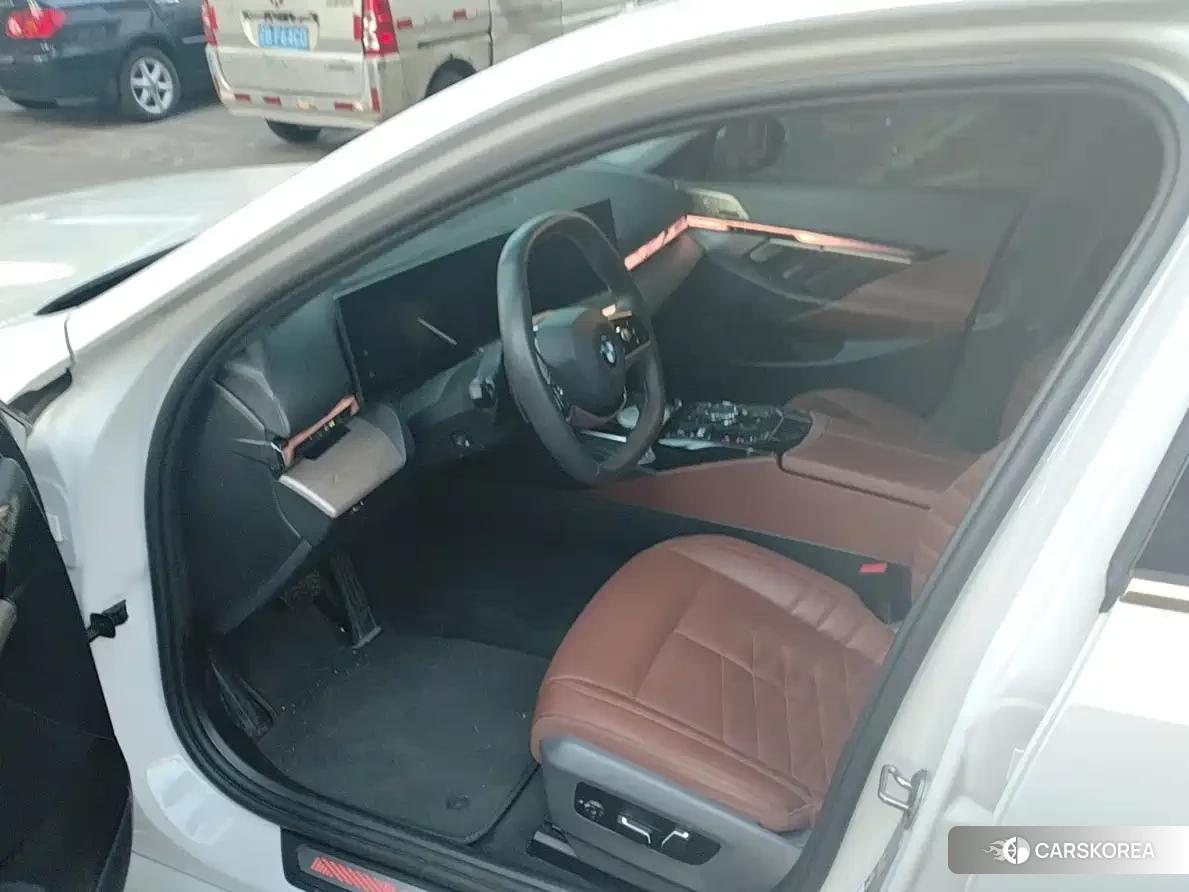 BMW 5 series 2024 Белый из Китая, фото 5