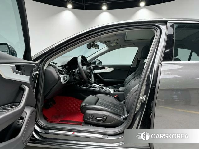 Audi A4L 2022 Темно-серый из Китая, фото 5