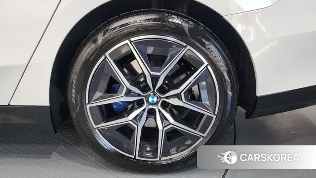 BMW 5 Series (G60) id 3533183 из Кореи 12