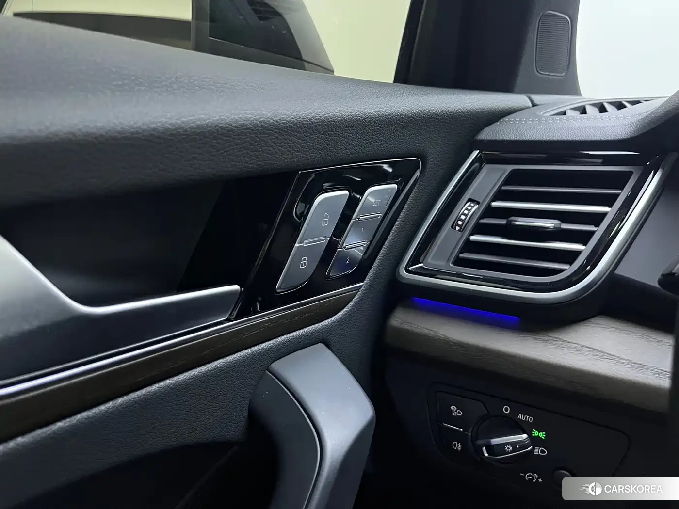 Audi Q5L id 4601793 из Китая 12