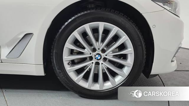 BMW 5 Series (G30) id 3861139 из Кореи 15