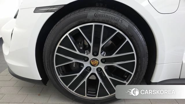 Porsche Taycan id 4880071 из Кореи 32