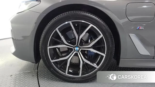 BMW 5 Series (G30) id 3702706 из Кореи 16