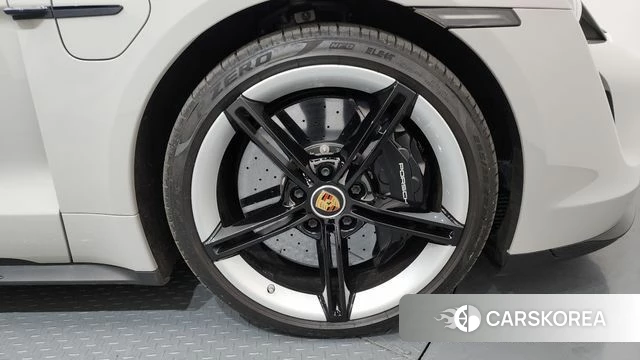 Porsche Taycan id 3827364 из Кореи 15