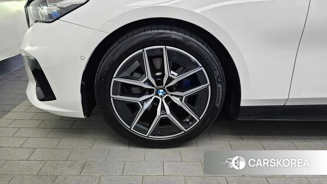 BMW 5 Series (G60) id 4584660 из Кореи 28