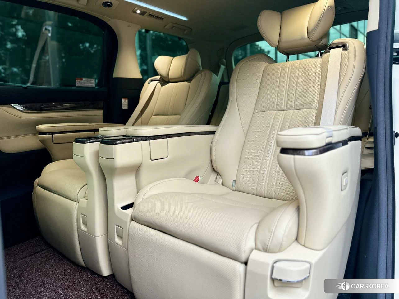 Toyota Elfa id 4455850 из Китая 7