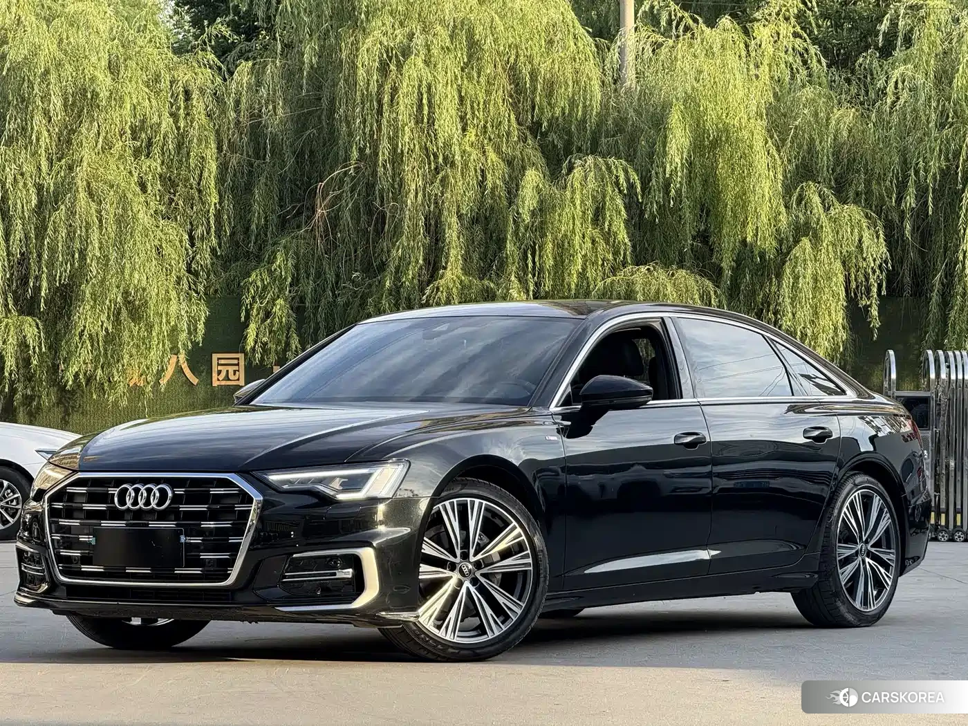 Audi A6L id 4576859 из Китая 19