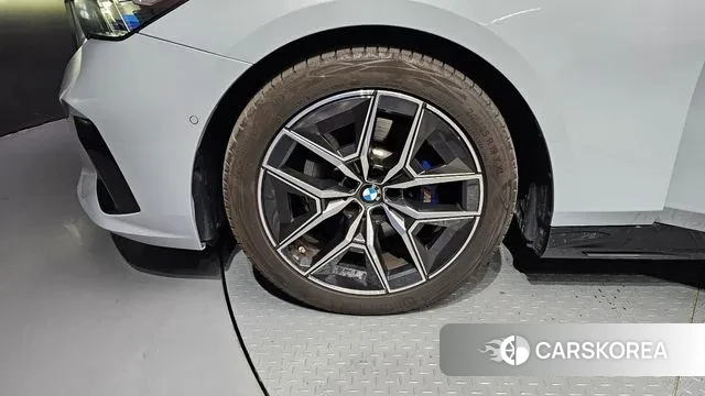 BMW 5 Series (G60) id 3371985 из Кореи 15