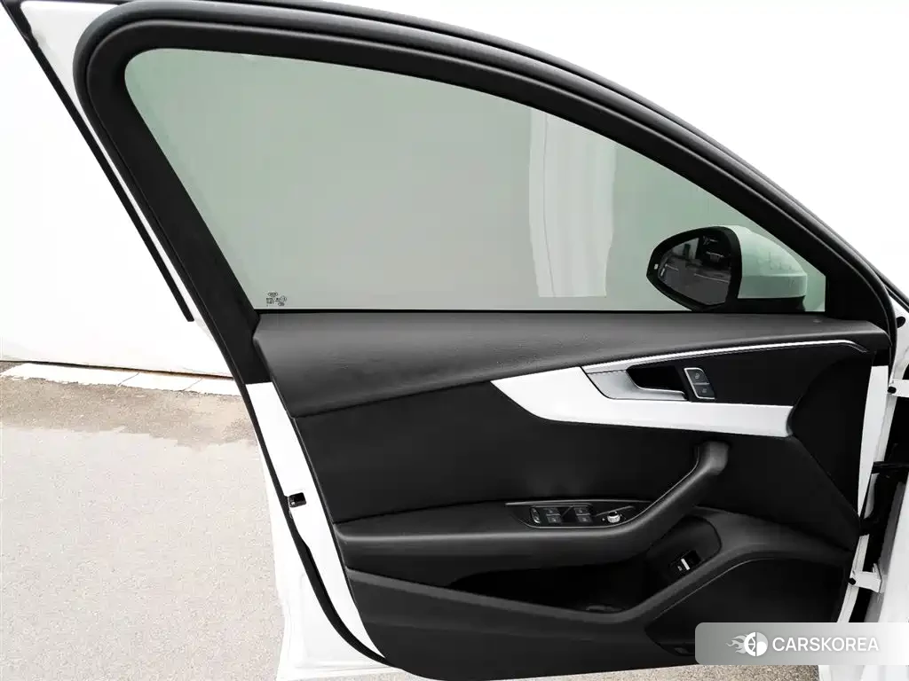 Audi A4L id 4622368 из Китая 14