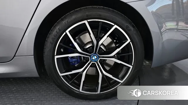 BMW 5 Series (G30) id 3420914 из Кореи 15