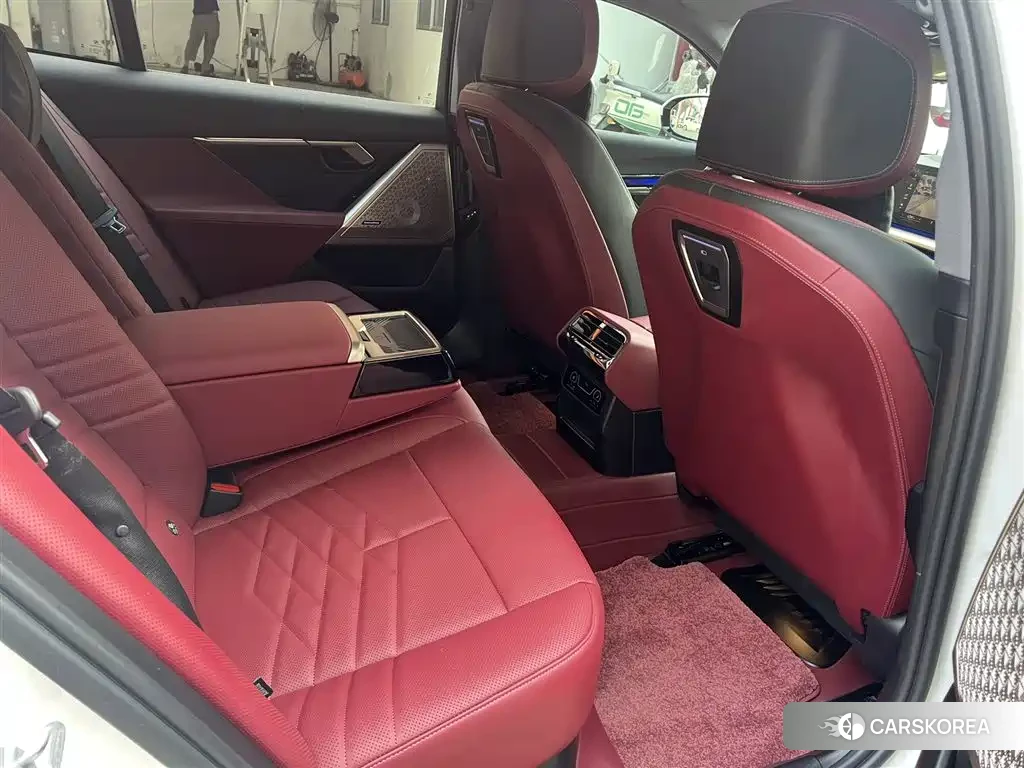 BMW 5 series 2026 Белый из Китая, фото 5
