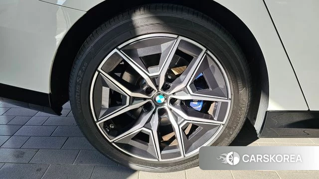 BMW 5 Series (G60) id 4645380 из Кореи 30