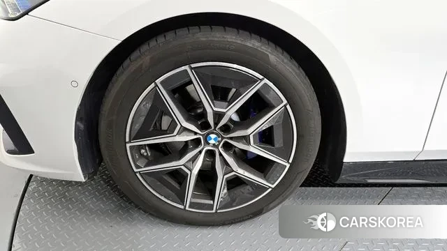 BMW 5 Series (G60) id 3415497 из Кореи 15