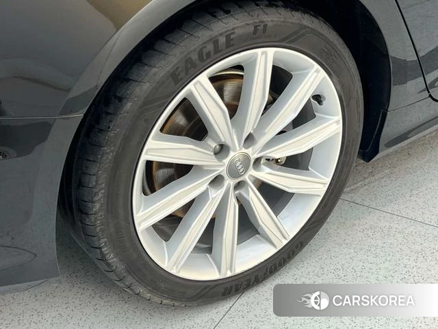 Audi A6L id 4335853 из Китая 28