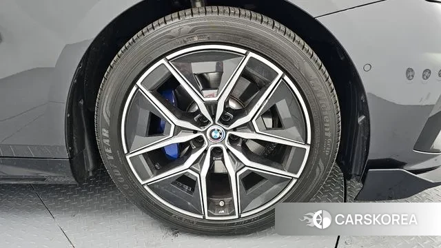 BMW 5 Series (G60) id 3769464 из Кореи 15