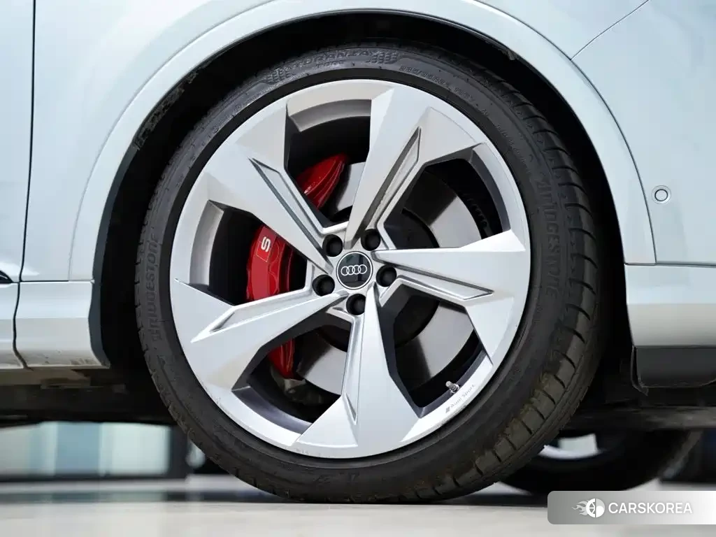 Audi SQ7 id 4601742 из Китая 49