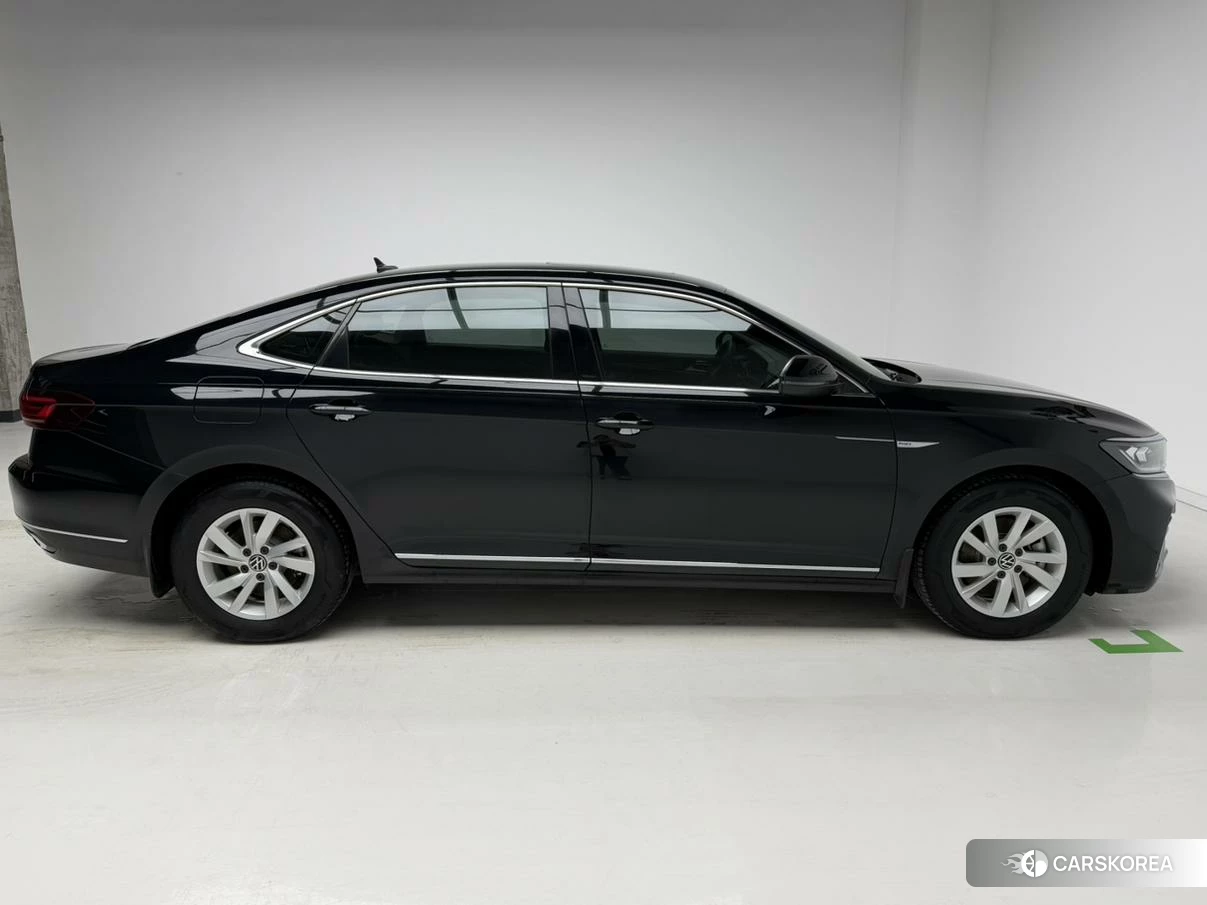 Volkswagen Passat PHEV id 4407599 из Китая 14