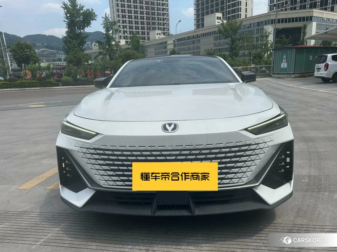Chang'an UNI-V 2022 Белый из Китая, фото 6