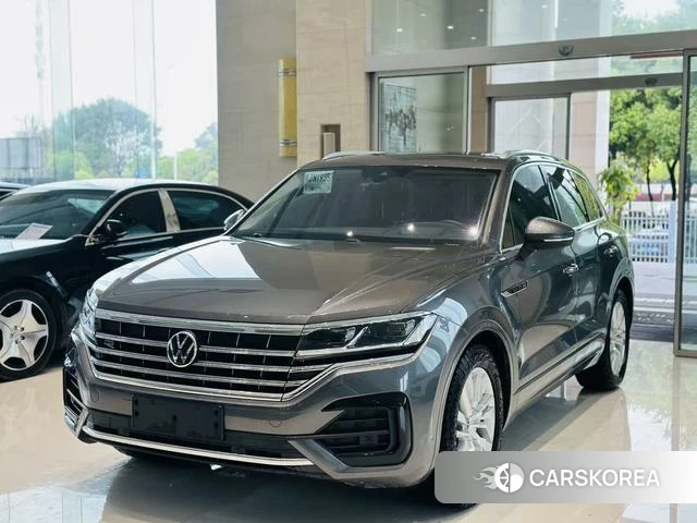 Volkswagen Touareg 2022 Темно-серый из Китая, фото 6