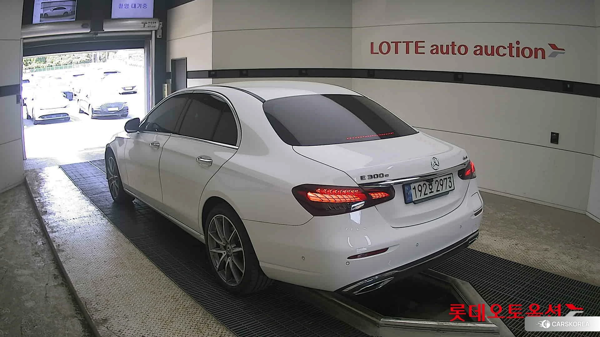 Mercedes-Benz Mercedes-Benz E300 e 4MATIC id 4289668 из Кореи 34