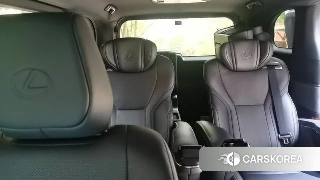 Lexus LM Second Generation 2024 Белый из Кореи, фото 6