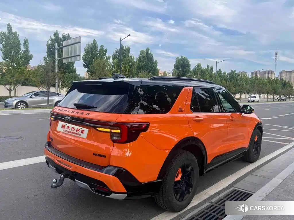 Ford Explorer 2024 Yellow/orange из Китая, фото 6