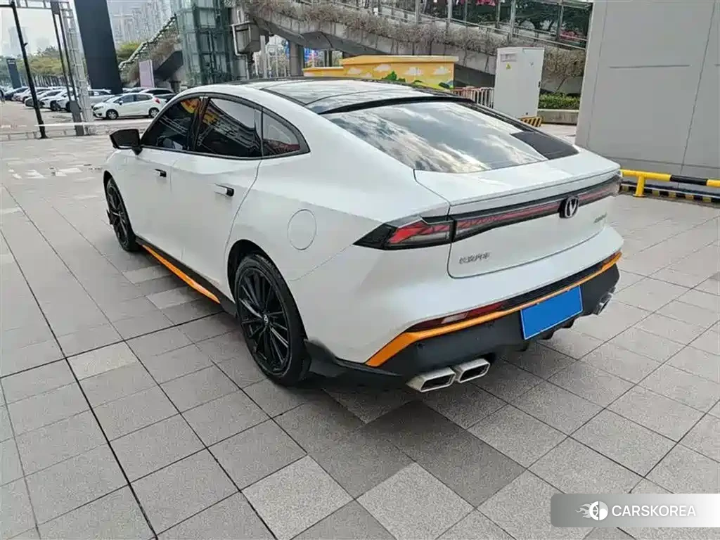 Chang'an Changan UNI-V 2024 Белый из Китая, фото 6