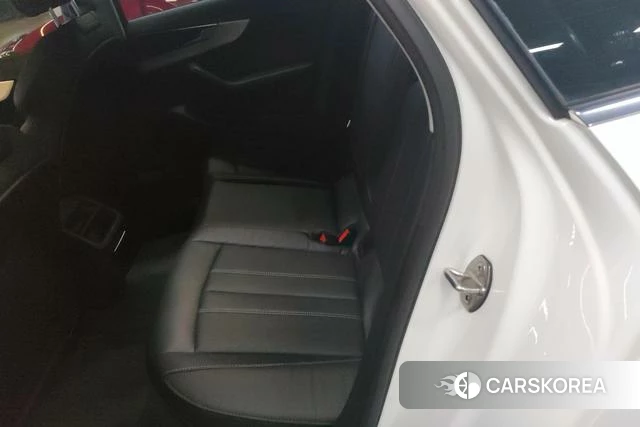 Audi A4L id 4265114 из Китая 13