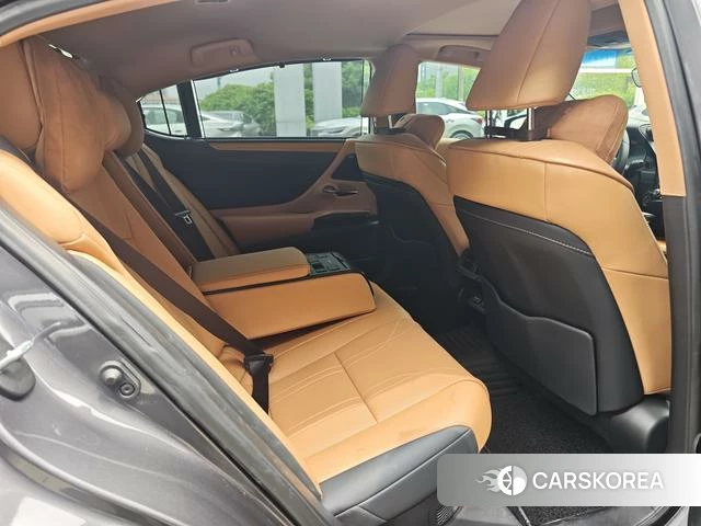 Lexus ES id 4353785 из Китая 15