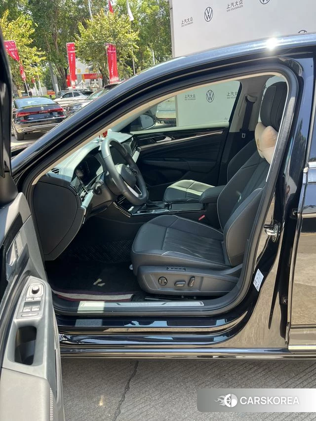 Volkswagen Passat 2024 Черный из Китая, фото 6