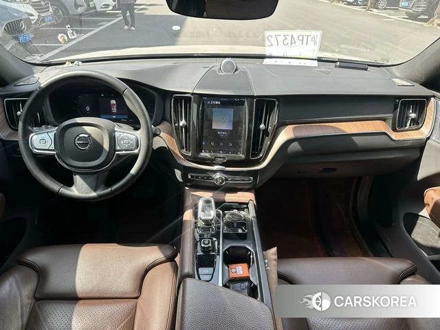 Volvo XC60 2021 Серебристо-серый из Китая, фото 6
